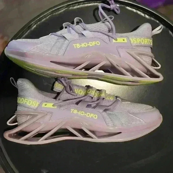 LAVENDER Athletic Sneakers Size 11 - Picture 1 of 3